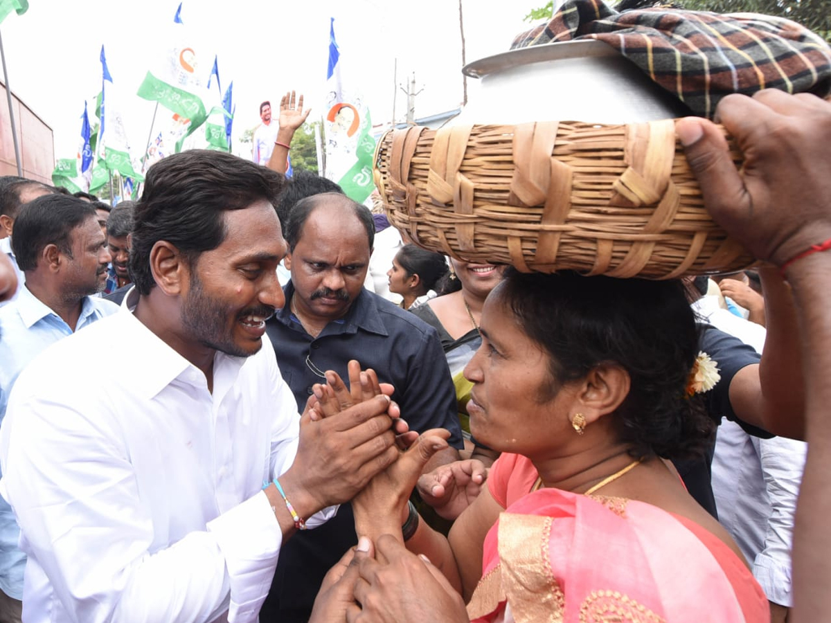 YS Jagan PrajaSankalpaYatra 249th Day Photo Gallery - Sakshi3