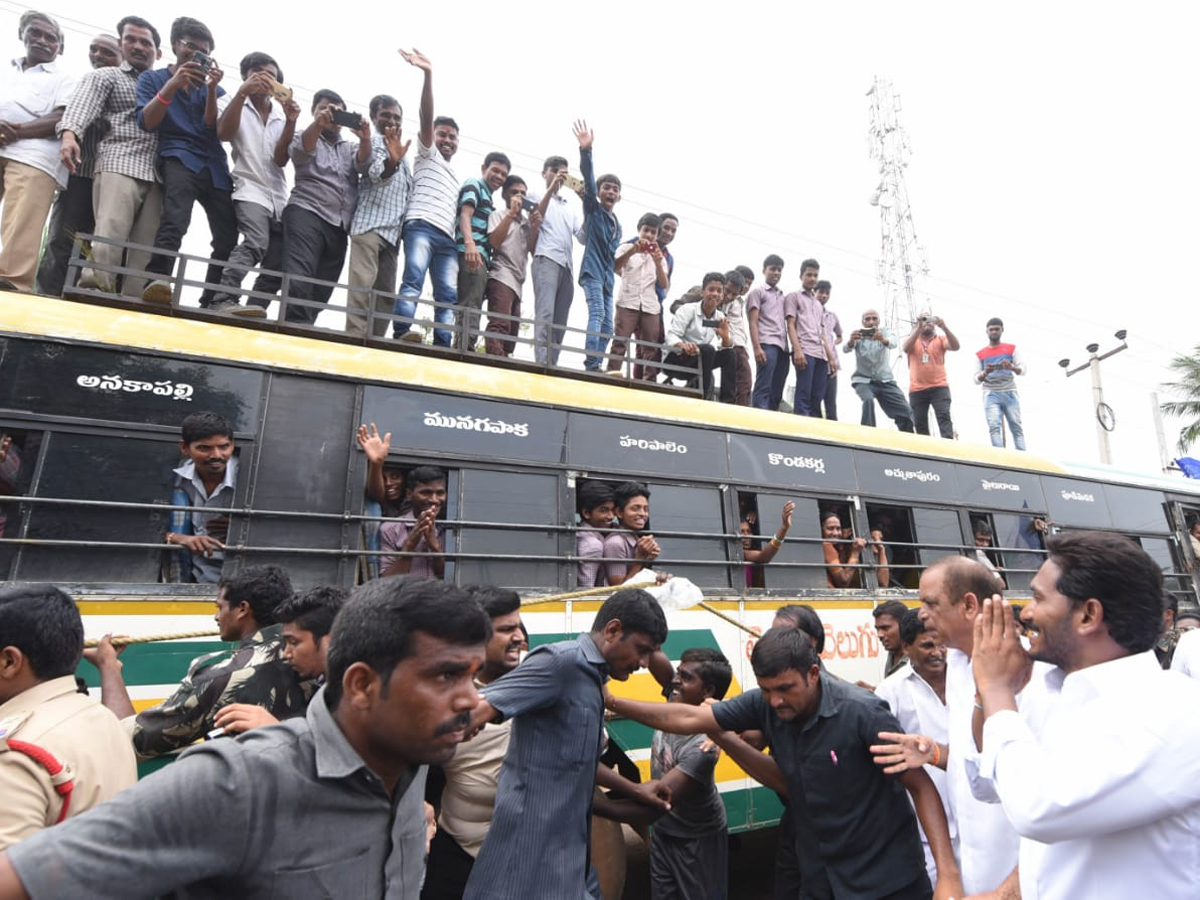 YS Jagan PrajaSankalpaYatra 249th Day Photo Gallery - Sakshi6