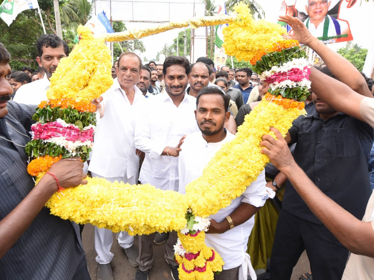 YS Jagan PrajaSankalpaYatra 249th Day Photo Gallery - Sakshi9