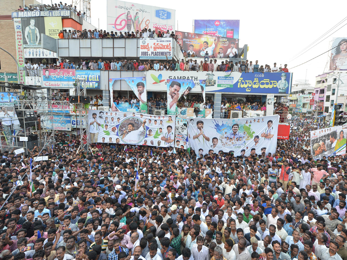 YS jagan padayatra photo gallery - Sakshi16