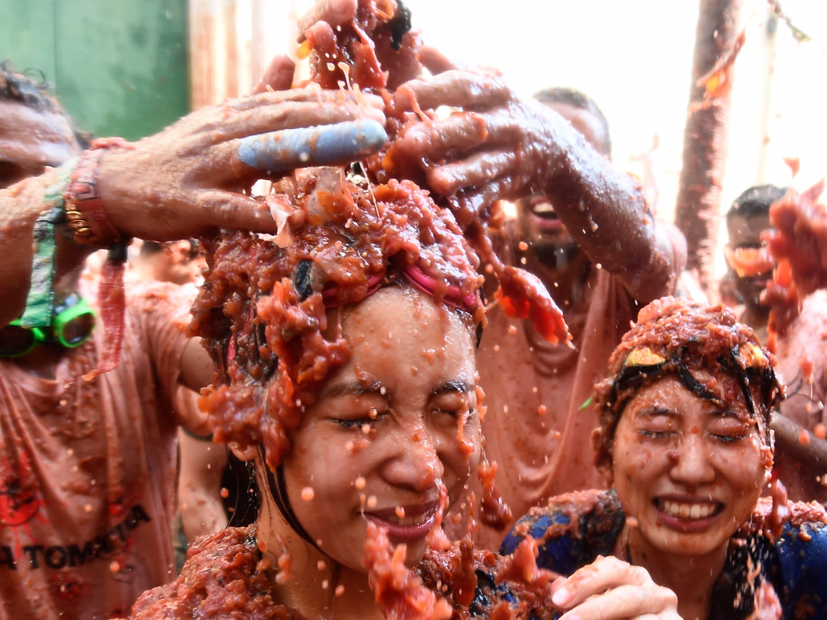 Tomatina festival in spain Festival Photo Gallery - Sakshi10