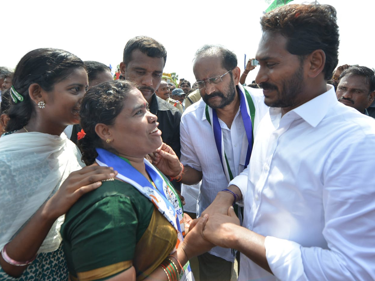 YS Jagan PrajaSankalpaYatra Day 229 Starts From Durgada - Sakshi19