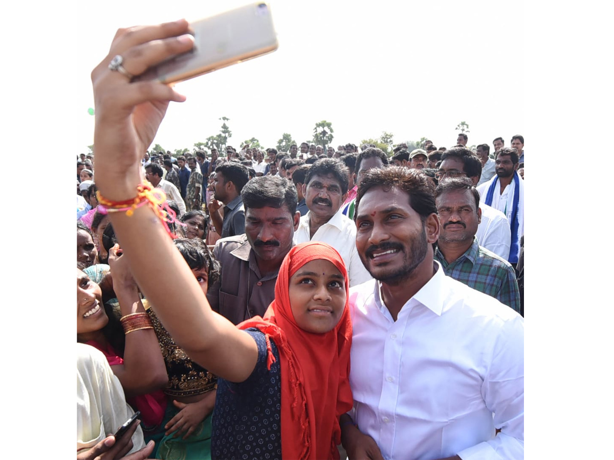 YS Jagan PrajaSankalpaYatra Day 229 Starts From Durgada - Sakshi2