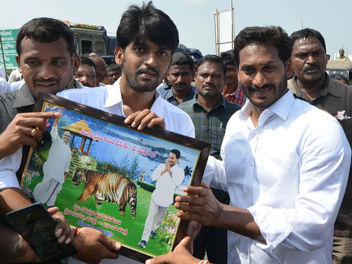 YS Jagan PrajaSankalpaYatra Day 229 Starts From Durgada - Sakshi23