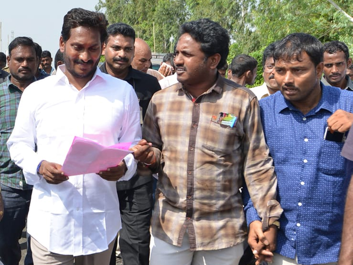 YS Jagan PrajaSankalpaYatra Day 229 Starts From Durgada - Sakshi26