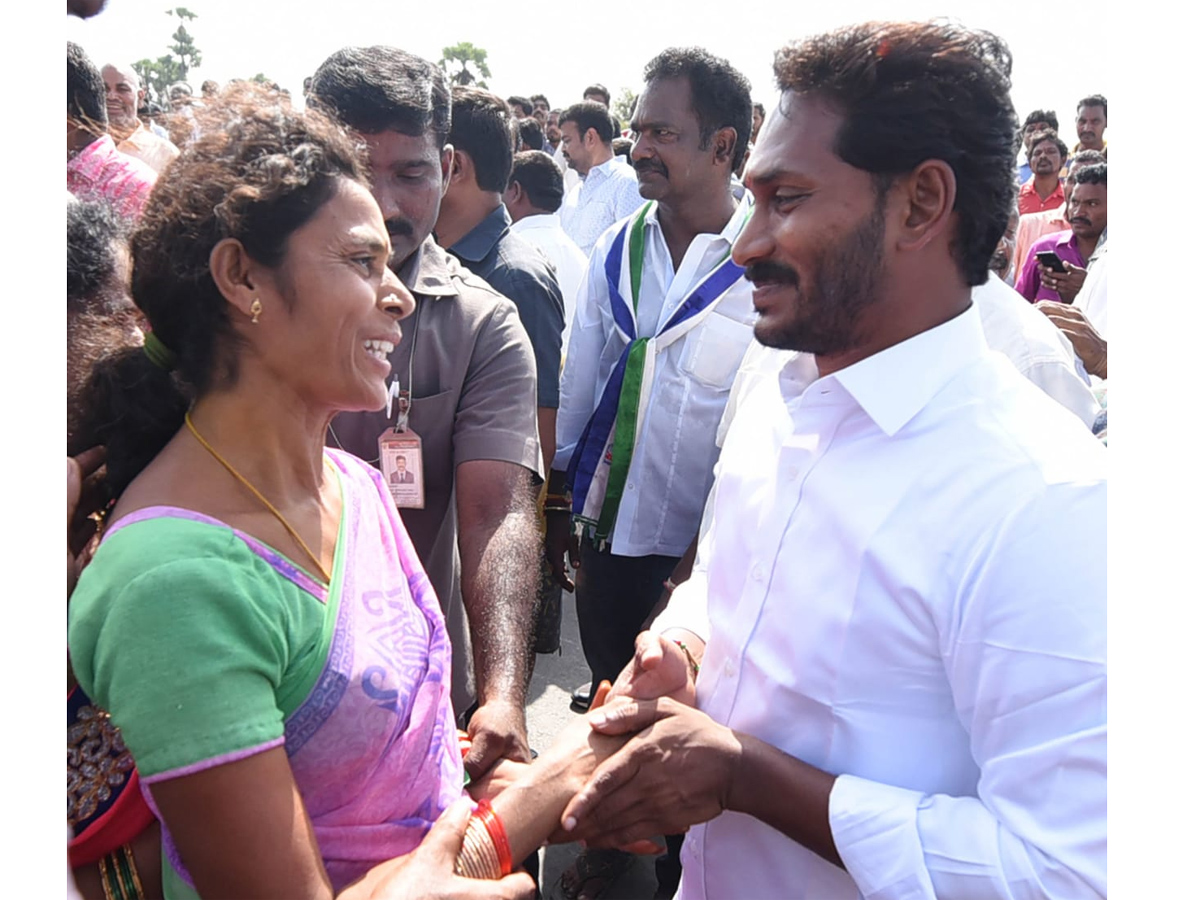 YS Jagan PrajaSankalpaYatra Day 229 Starts From Durgada - Sakshi7
