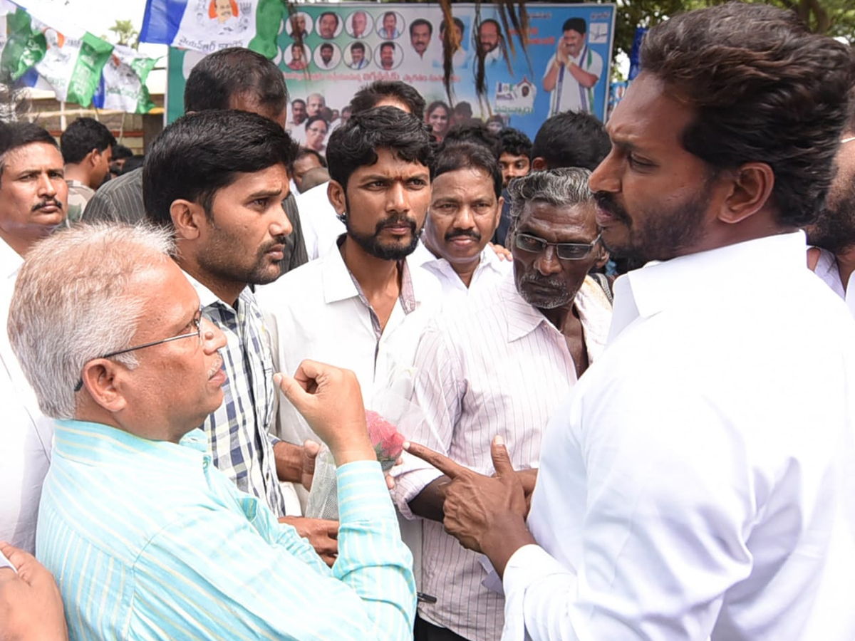 YS Jagan PrajaSankalpaYatra Day 230 Starts From Kattipudi - Sakshi12