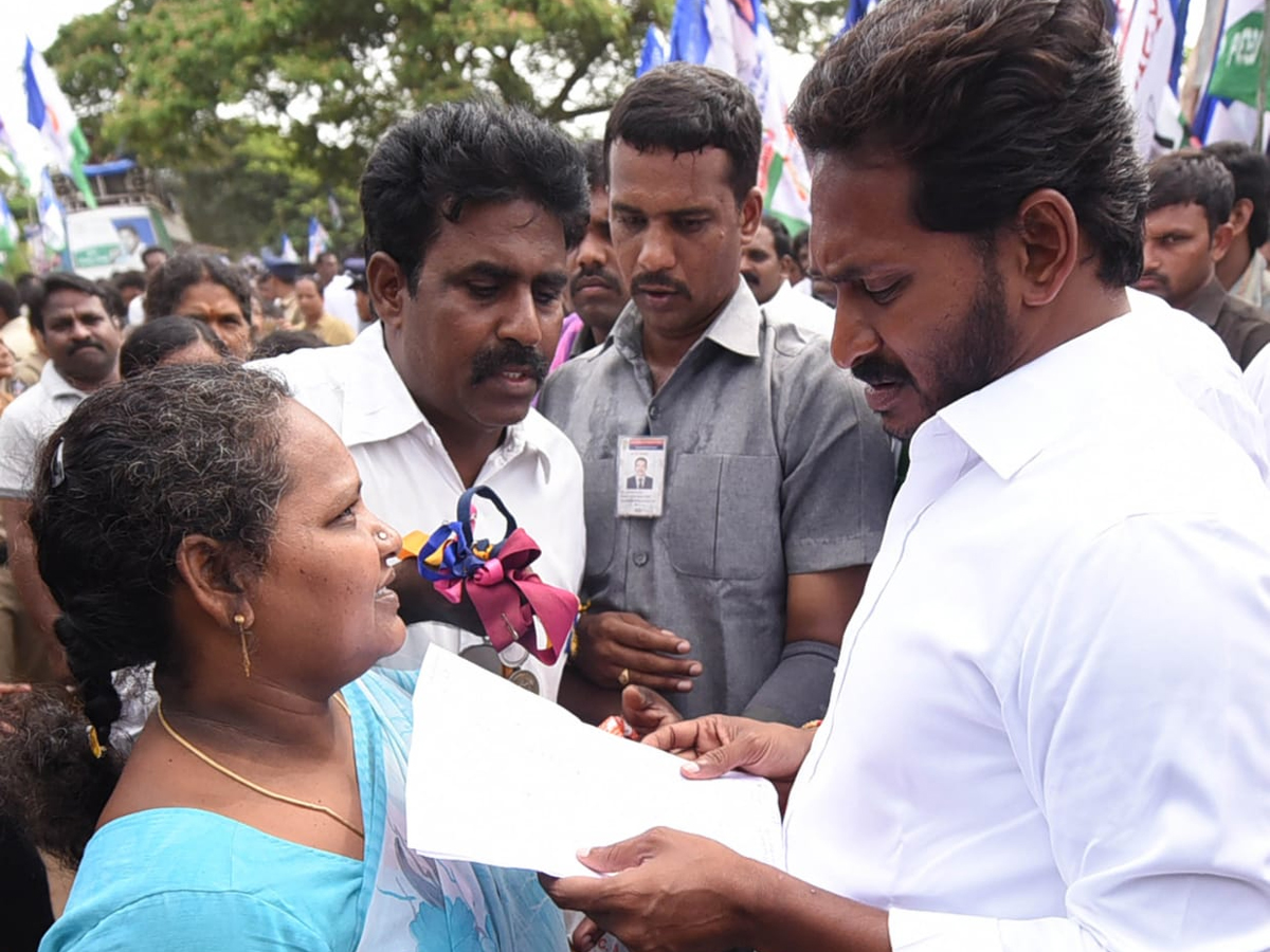 YS Jagan PrajaSankalpaYatra Day 230 Starts From Kattipudi - Sakshi14