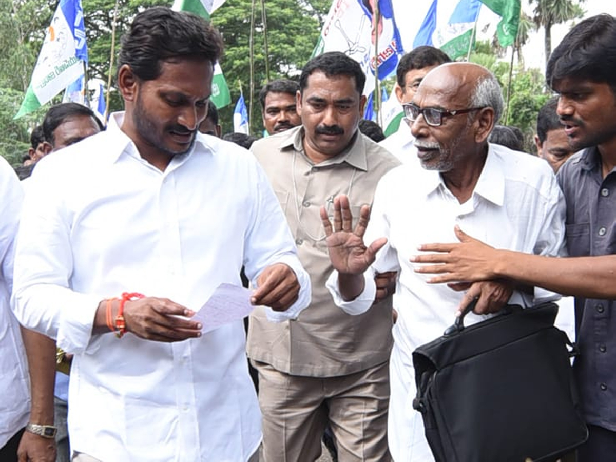YS Jagan PrajaSankalpaYatra Day 230 Starts From Kattipudi - Sakshi18