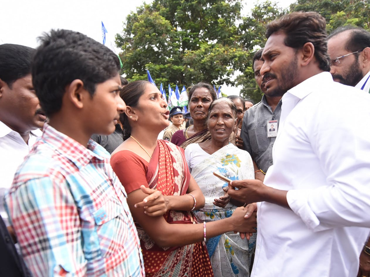 YS Jagan PrajaSankalpaYatra Day 230 Starts From Kattipudi - Sakshi3
