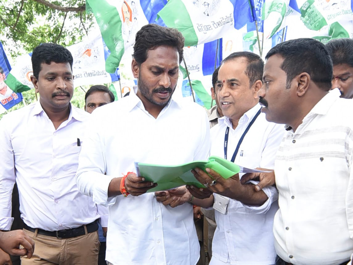 YS Jagan PrajaSankalpaYatra Day 230 Starts From Kattipudi - Sakshi8