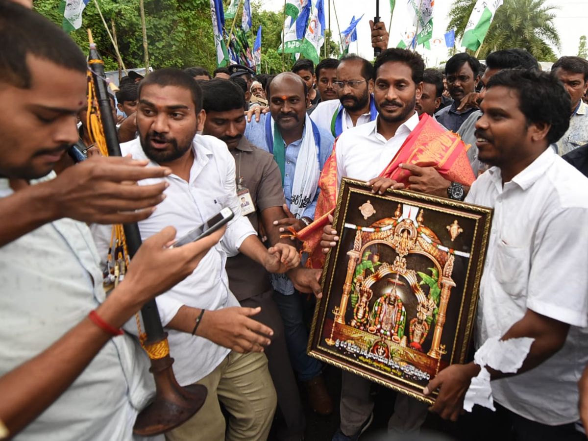 PrajaSankalpaYatra Day 231 Starts From Sankhavaram Photo Gallery - Sakshi4