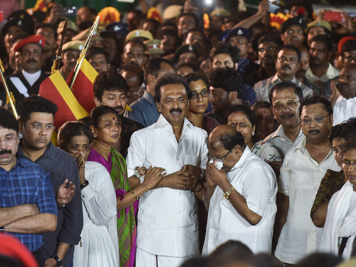 M Karunanidhi Final Rites Chennai Merina Beach Photo Gallery - Sakshi32