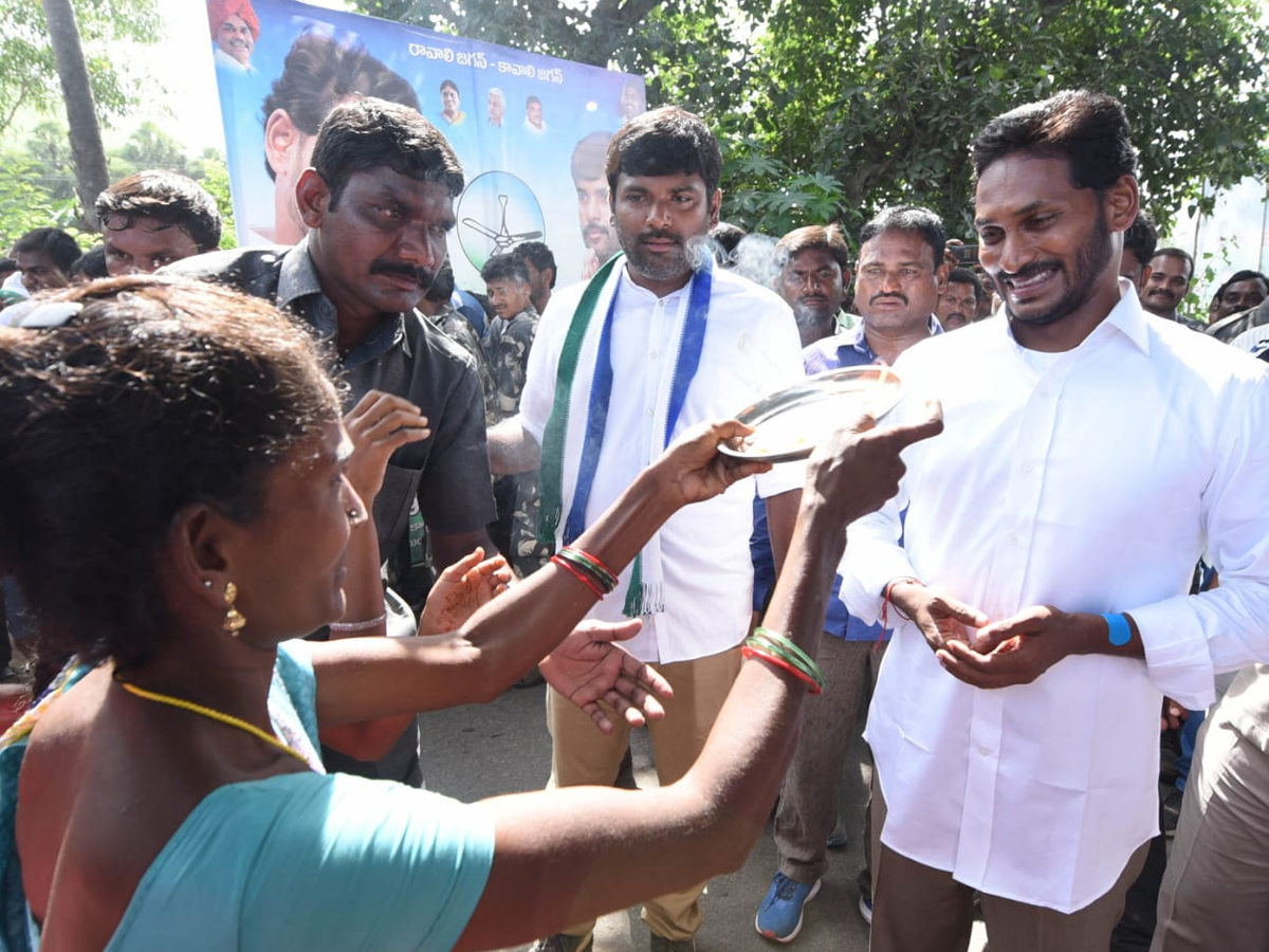 YS Jagan PrajaSankalpaYatra Day 251 Photo Gallery - Sakshi3
