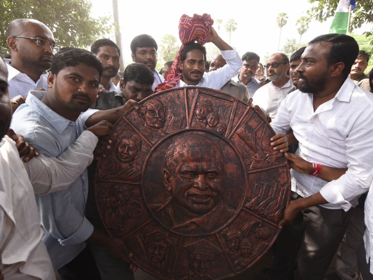 YS Jagan PrajaSankalpaYatra Day 251 Photo Gallery - Sakshi5