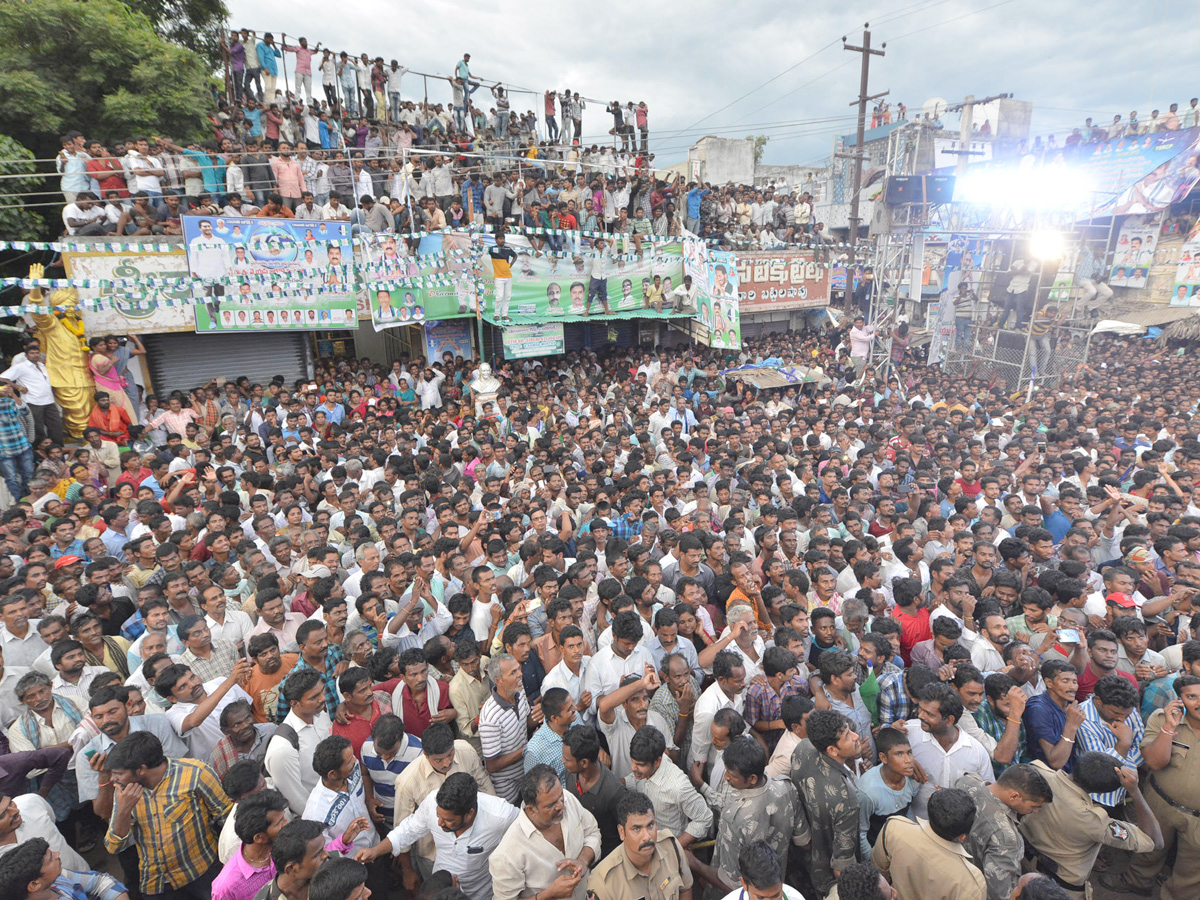 ys jagan prajasankalpayatra photos Chodavaram visakhapatanam - Sakshi11