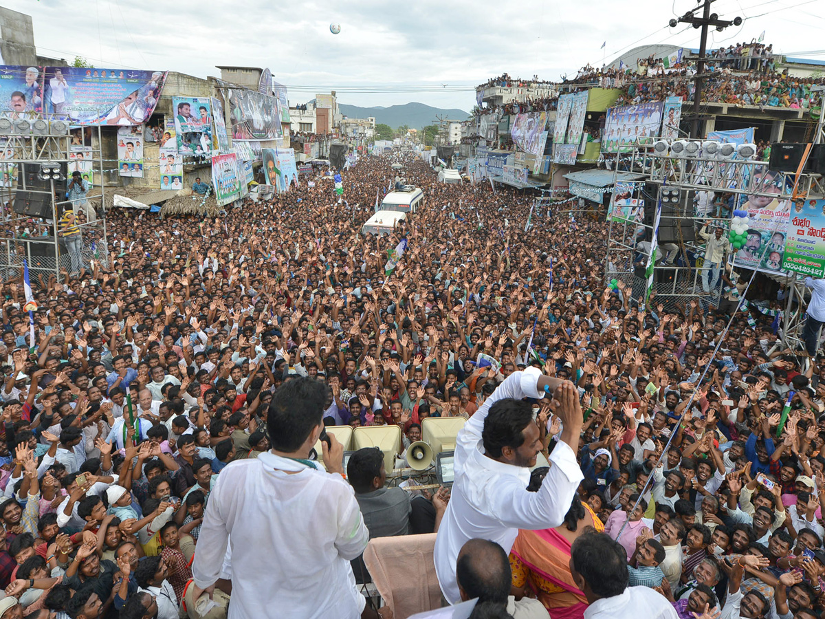 ys jagan prajasankalpayatra photos Chodavaram visakhapatanam - Sakshi9