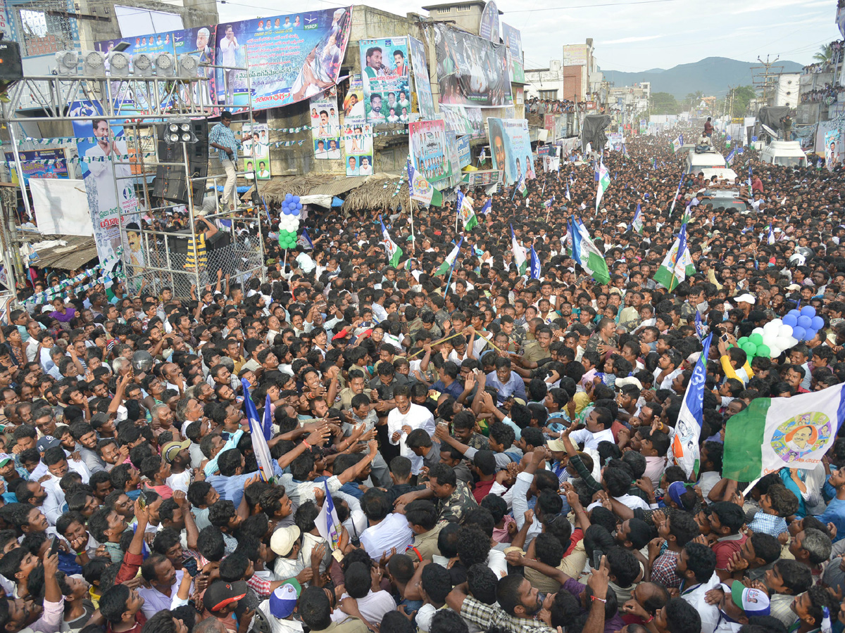 ys jagan prajasankalpayatra photos Chodavaram visakhapatanam - Sakshi12