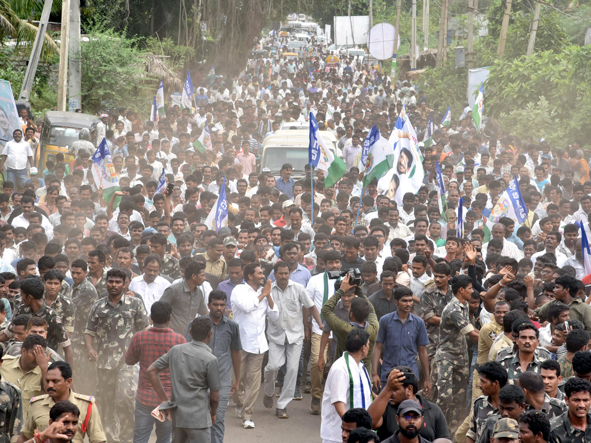 ys jagan prajasankalpayatra photos Chodavaram visakhapatanam - Sakshi13