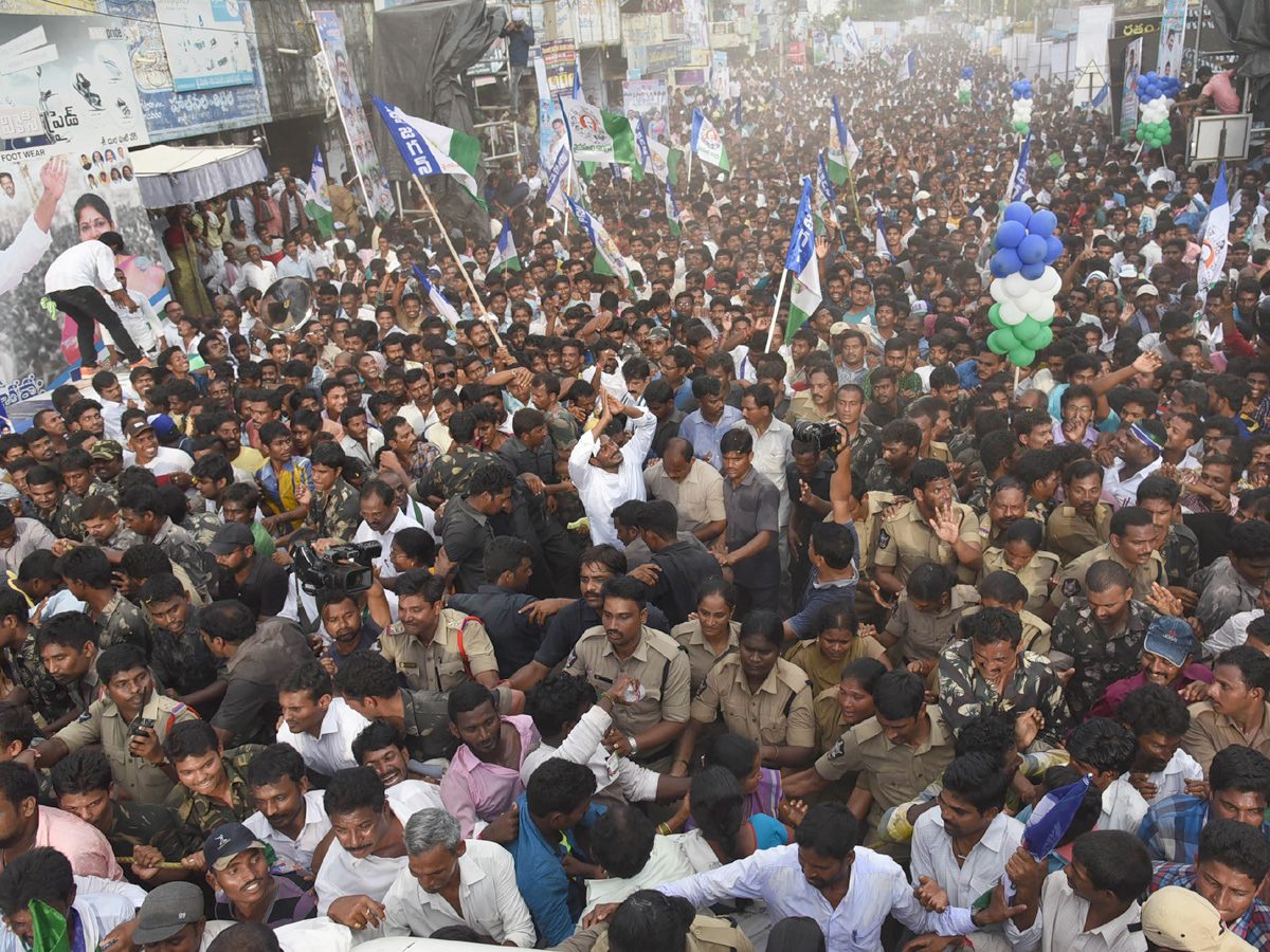 ys jagan prajasankalpayatra photos Chodavaram visakhapatanam - Sakshi14