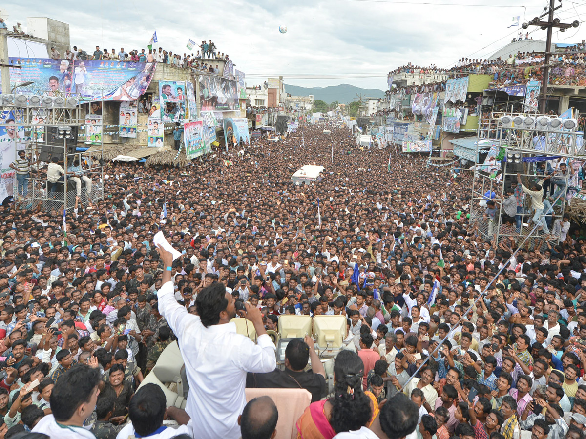 ys jagan prajasankalpayatra photos Chodavaram visakhapatanam - Sakshi1