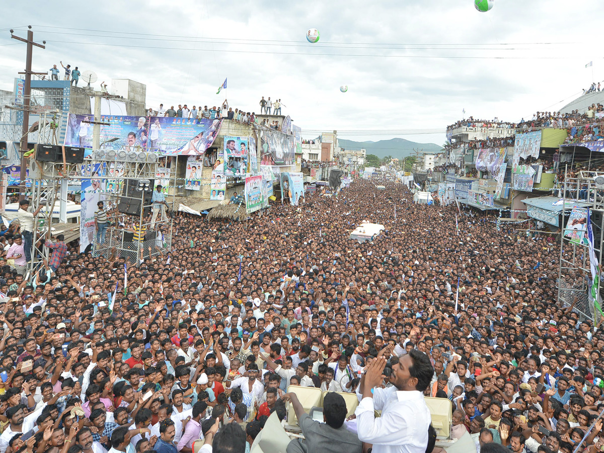 ys jagan prajasankalpayatra photos Chodavaram visakhapatanam - Sakshi3