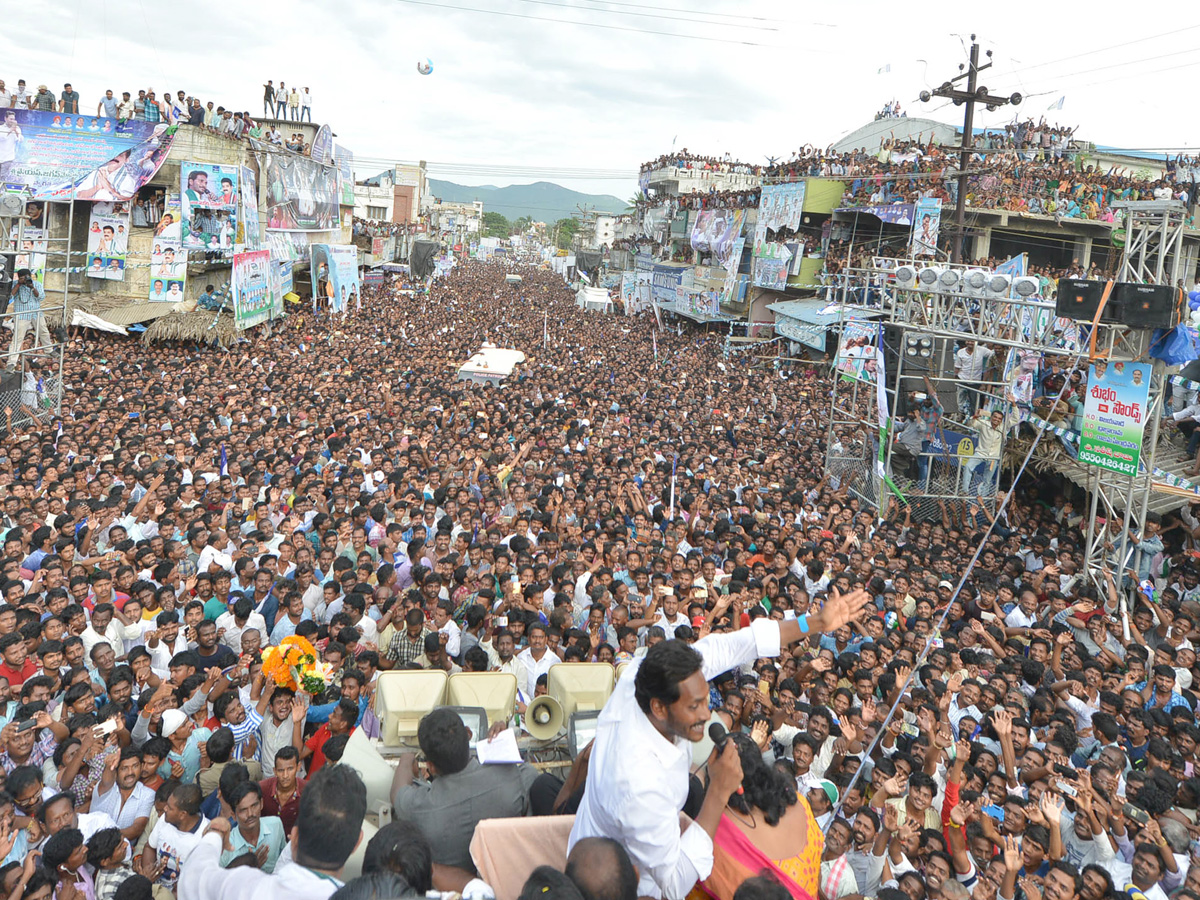 ys jagan prajasankalpayatra photos Chodavaram visakhapatanam - Sakshi4