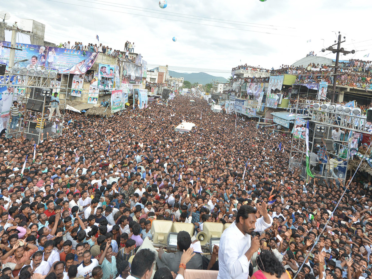 ys jagan prajasankalpayatra photos Chodavaram visakhapatanam - Sakshi6