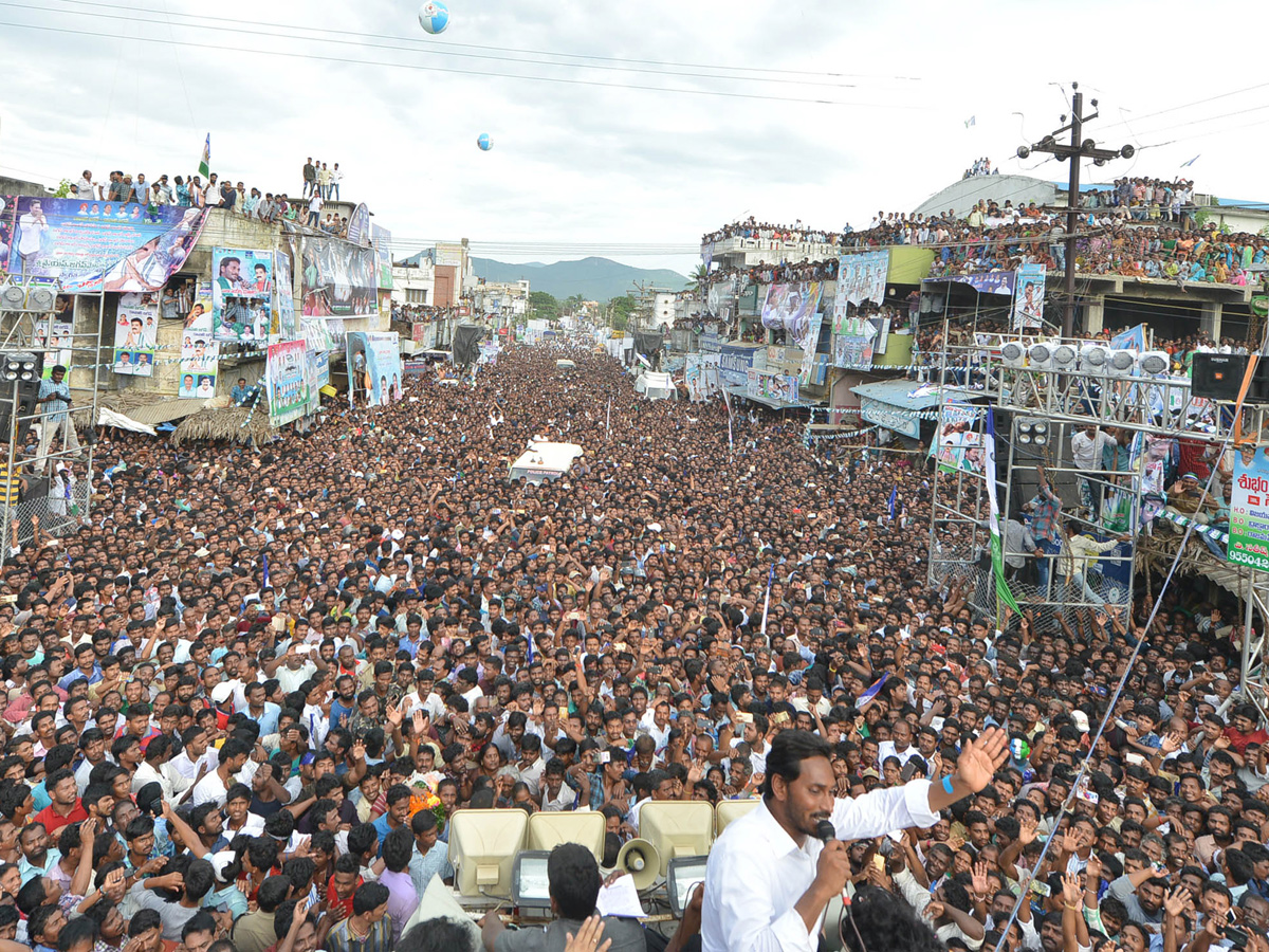 ys jagan prajasankalpayatra photos Chodavaram visakhapatanam - Sakshi7