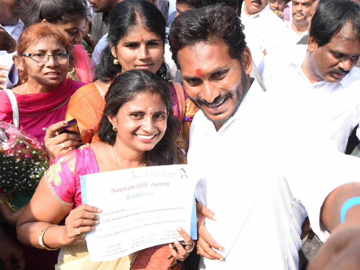 YS Jagan PrajaSankalpaYatra Day 260th Photo Gallery - Sakshi11