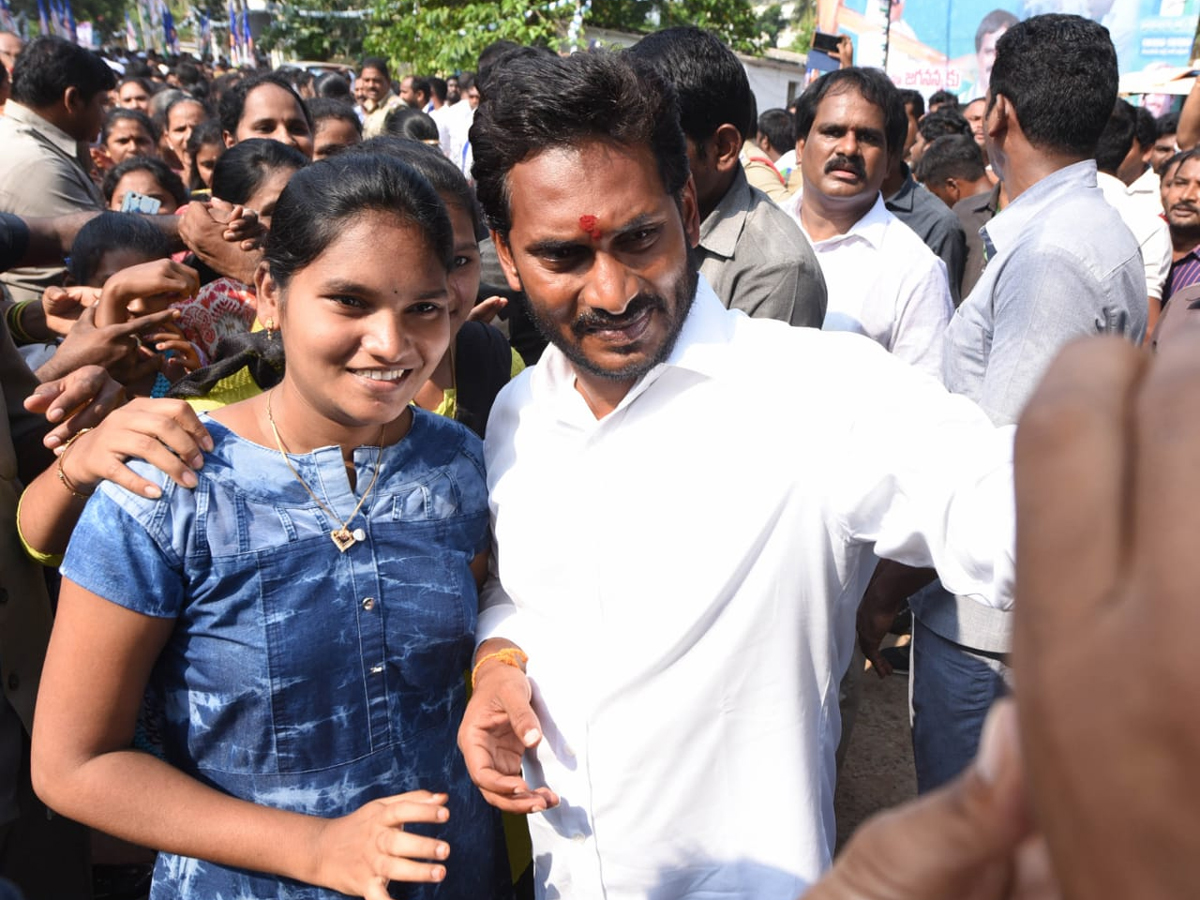 YS Jagan PrajaSankalpaYatra Day 260th Photo Gallery - Sakshi14
