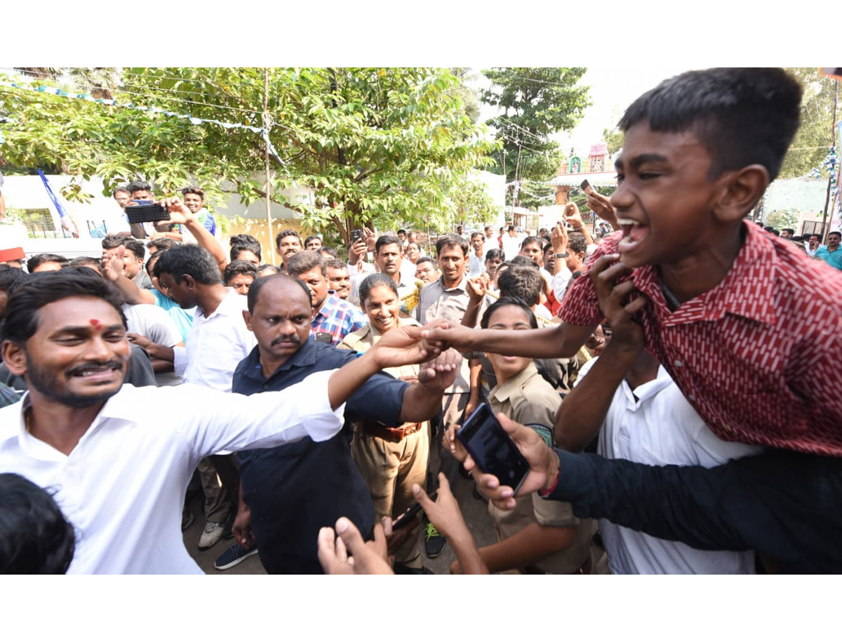 YS Jagan PrajaSankalpaYatra Day 260th Photo Gallery - Sakshi3