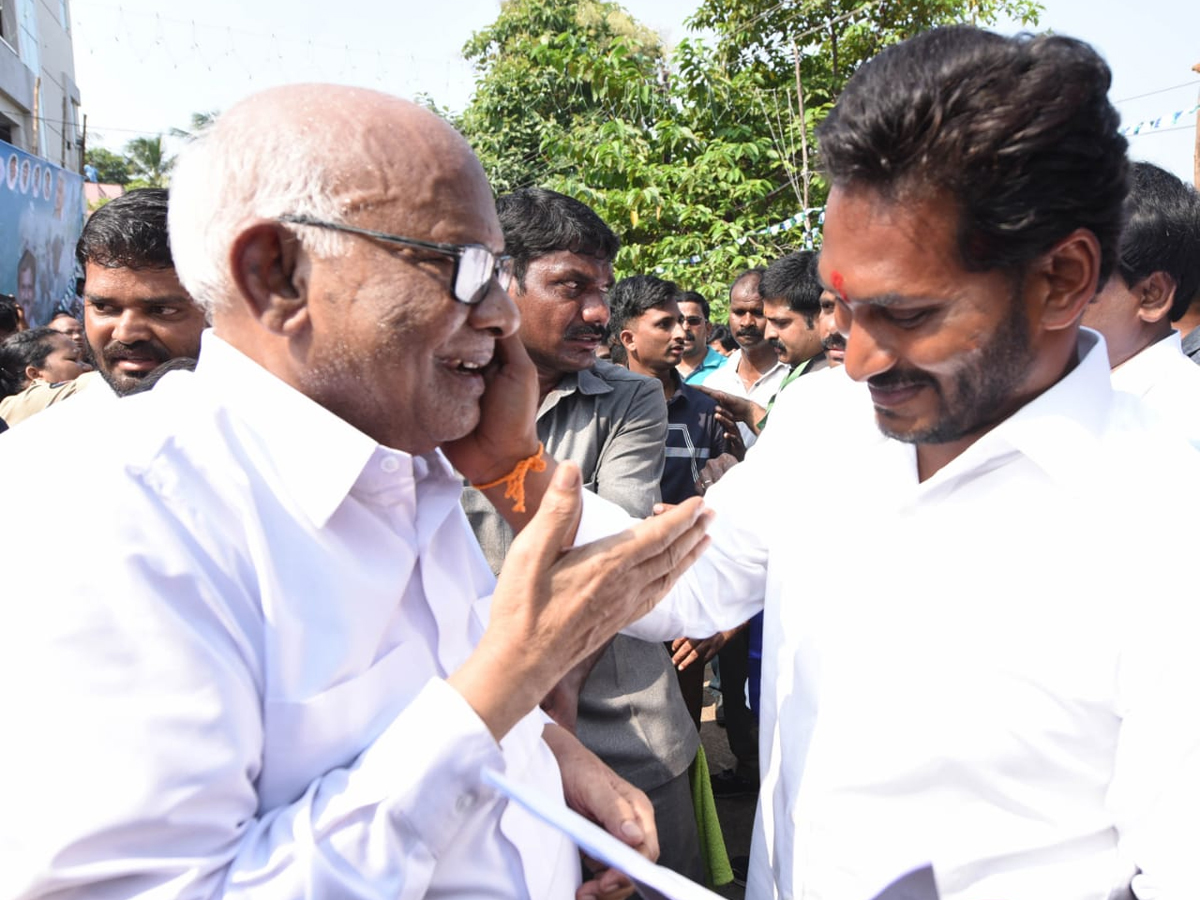 YS Jagan PrajaSankalpaYatra Day 260th Photo Gallery - Sakshi4