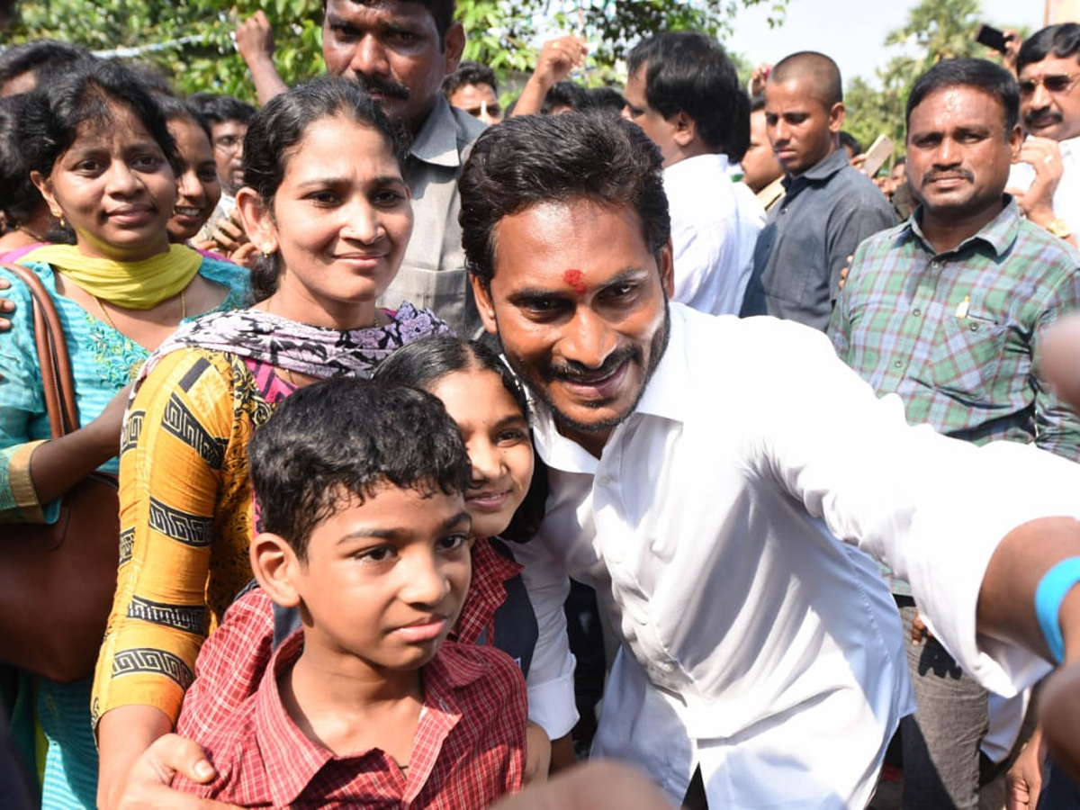 YS Jagan PrajaSankalpaYatra Day 260th Photo Gallery - Sakshi5