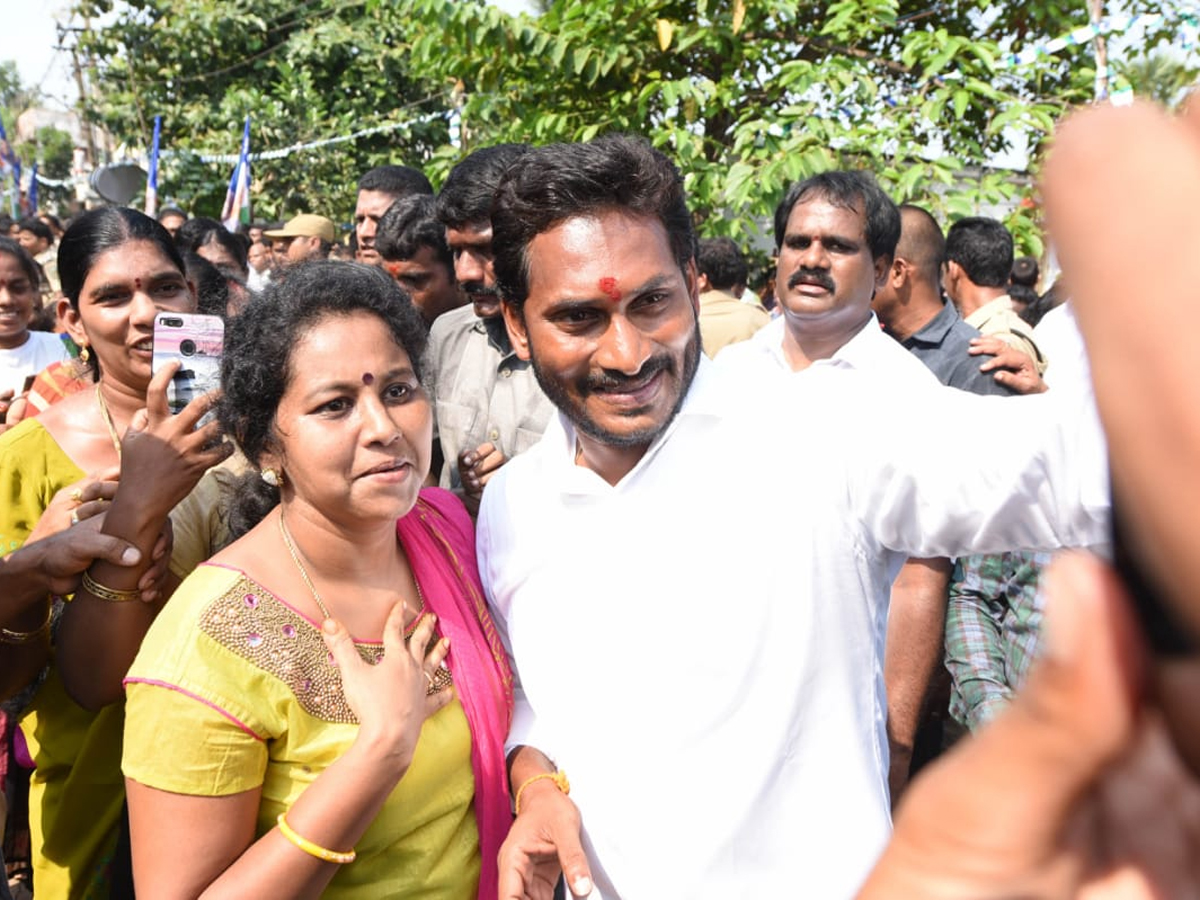 YS Jagan PrajaSankalpaYatra Day 260th Photo Gallery - Sakshi8