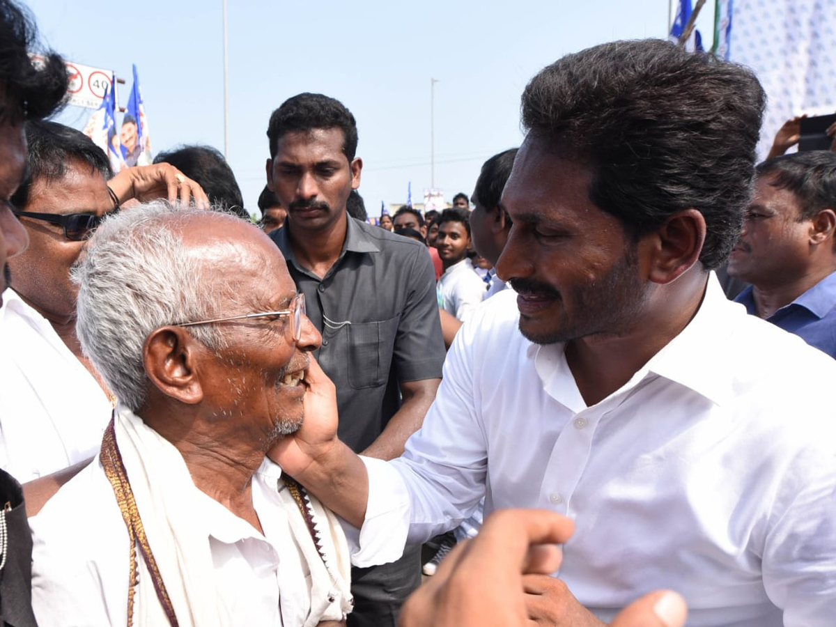 YS jagan padayatra photo gallery - Sakshi1