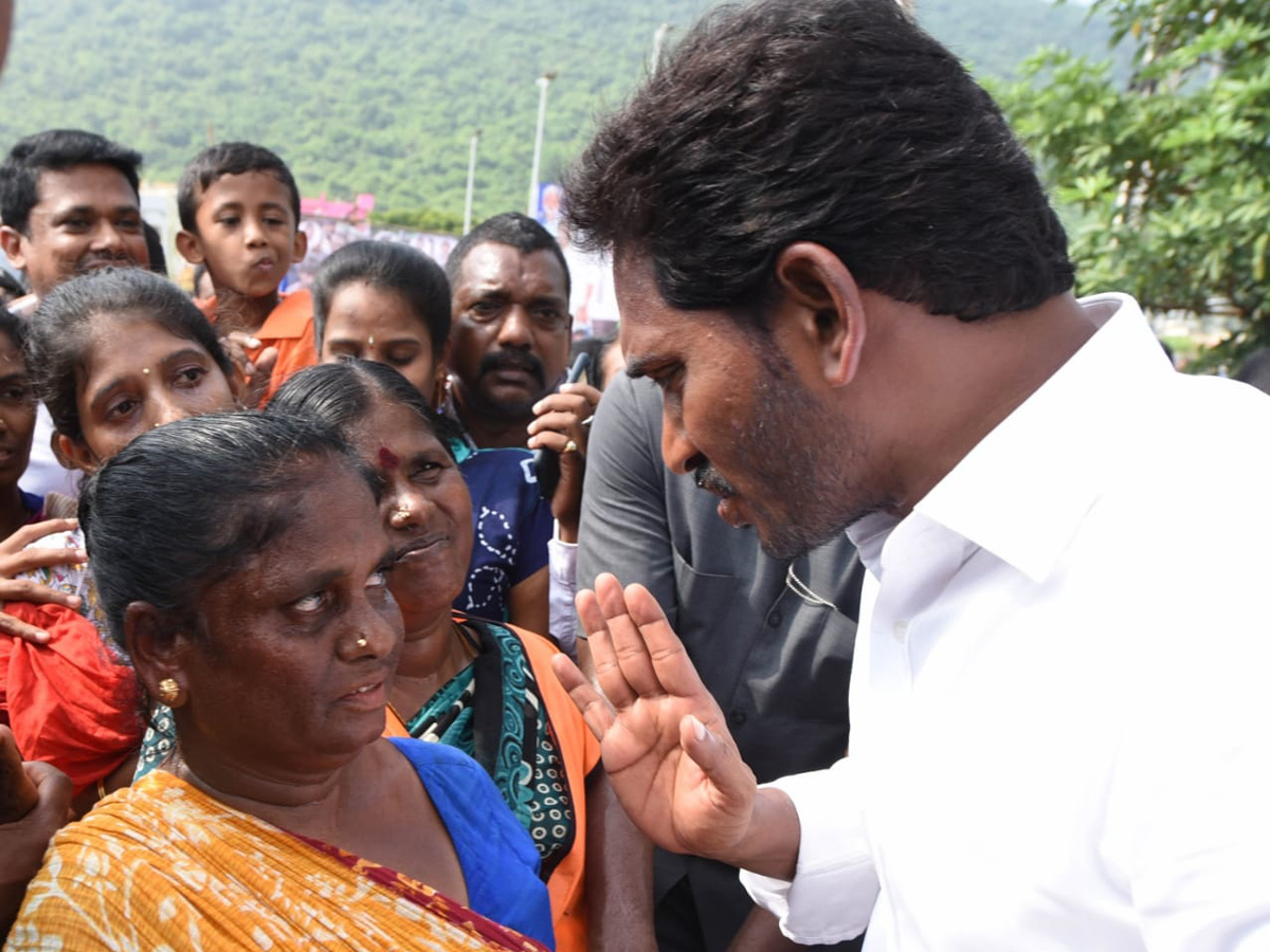 YS jagan padayatra photo gallery - Sakshi10