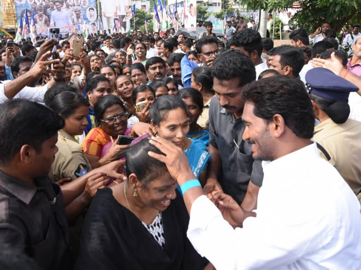 YS jagan padayatra photo gallery - Sakshi12