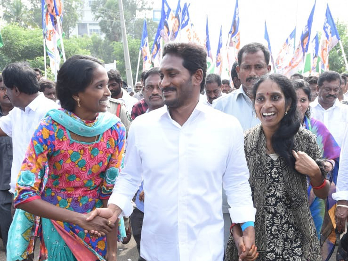 YS jagan padayatra photo gallery - Sakshi17