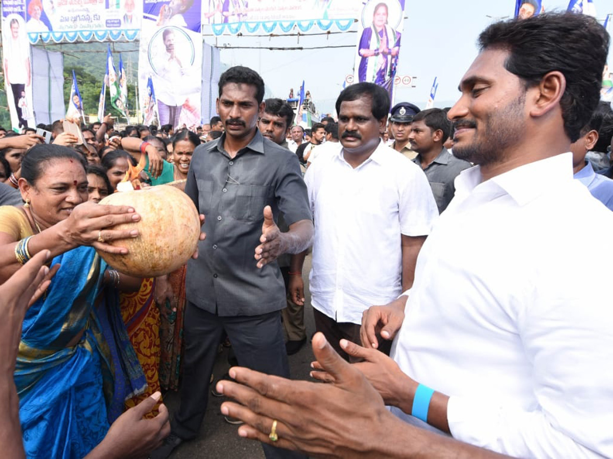 YS jagan padayatra photo gallery - Sakshi18