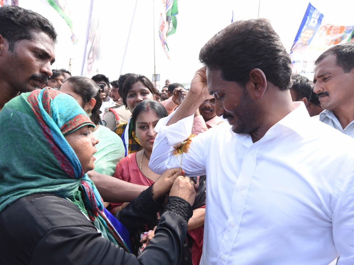 YS jagan padayatra photo gallery - Sakshi19
