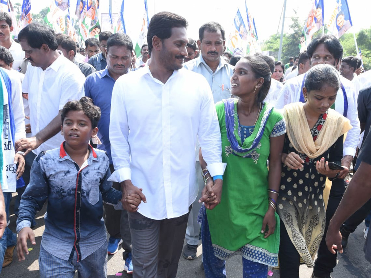 YS jagan padayatra photo gallery - Sakshi4