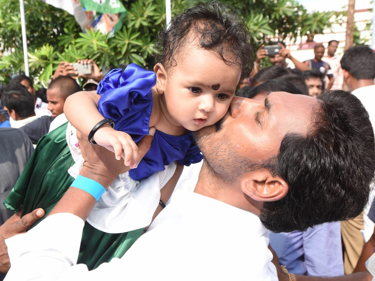YS jagan padayatra photo gallery - Sakshi7