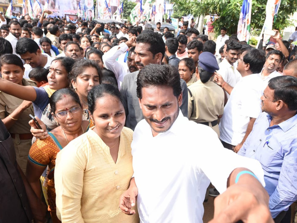YS jagan padayatra photo gallery - Sakshi9