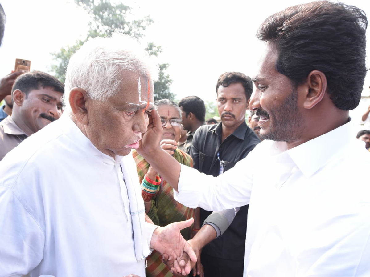 YS jagan padayatra photo gallery - Sakshi12