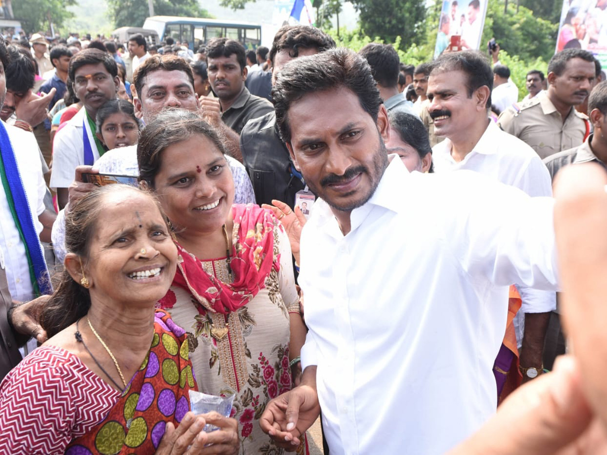 YS jagan padayatra photo gallery - Sakshi14