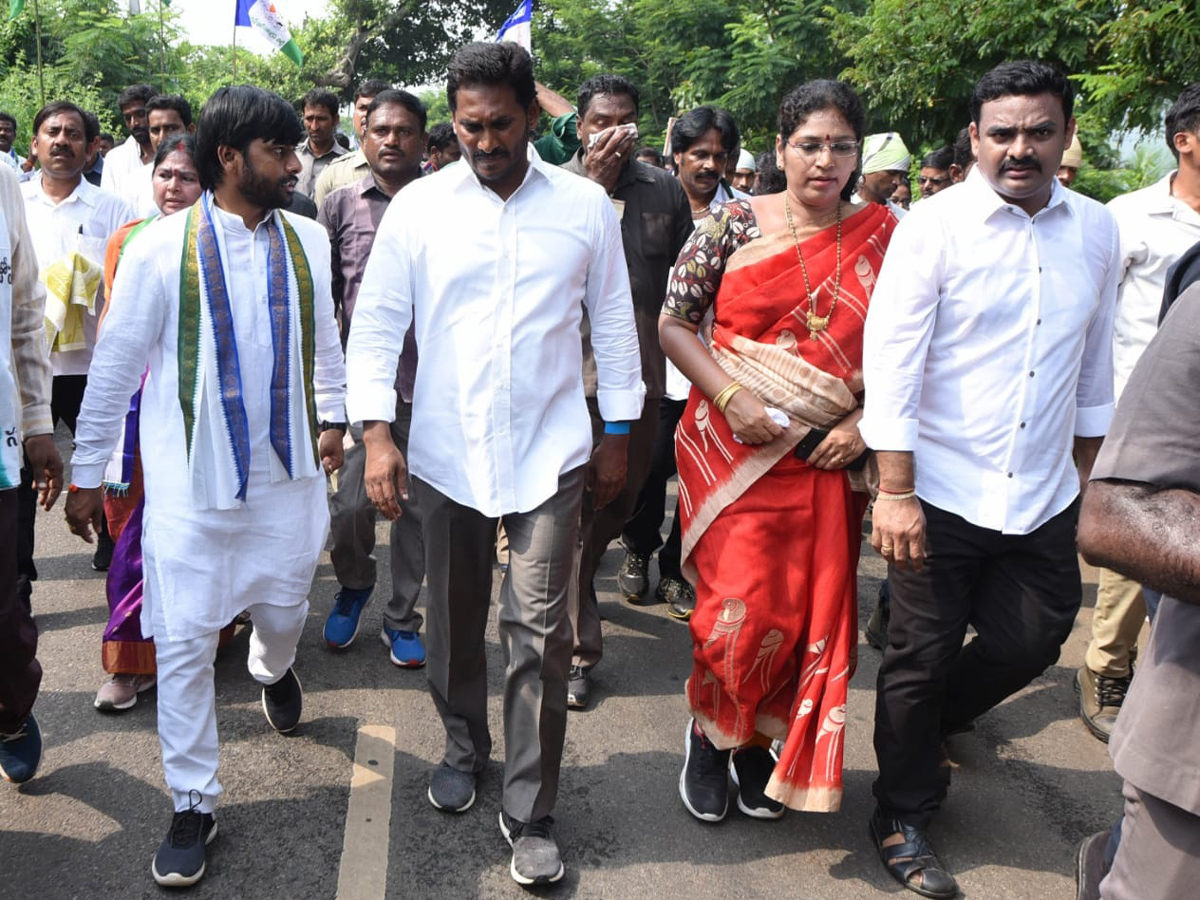 YS jagan padayatra photo gallery - Sakshi16