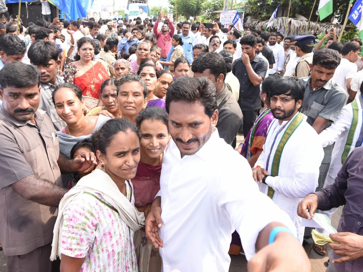 YS jagan padayatra photo gallery - Sakshi17