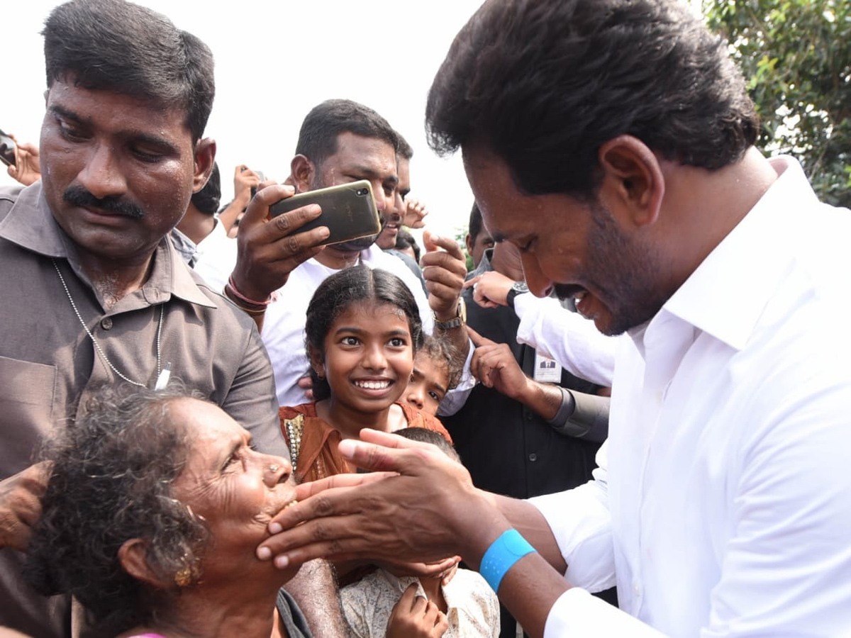 YS jagan padayatra photo gallery - Sakshi18