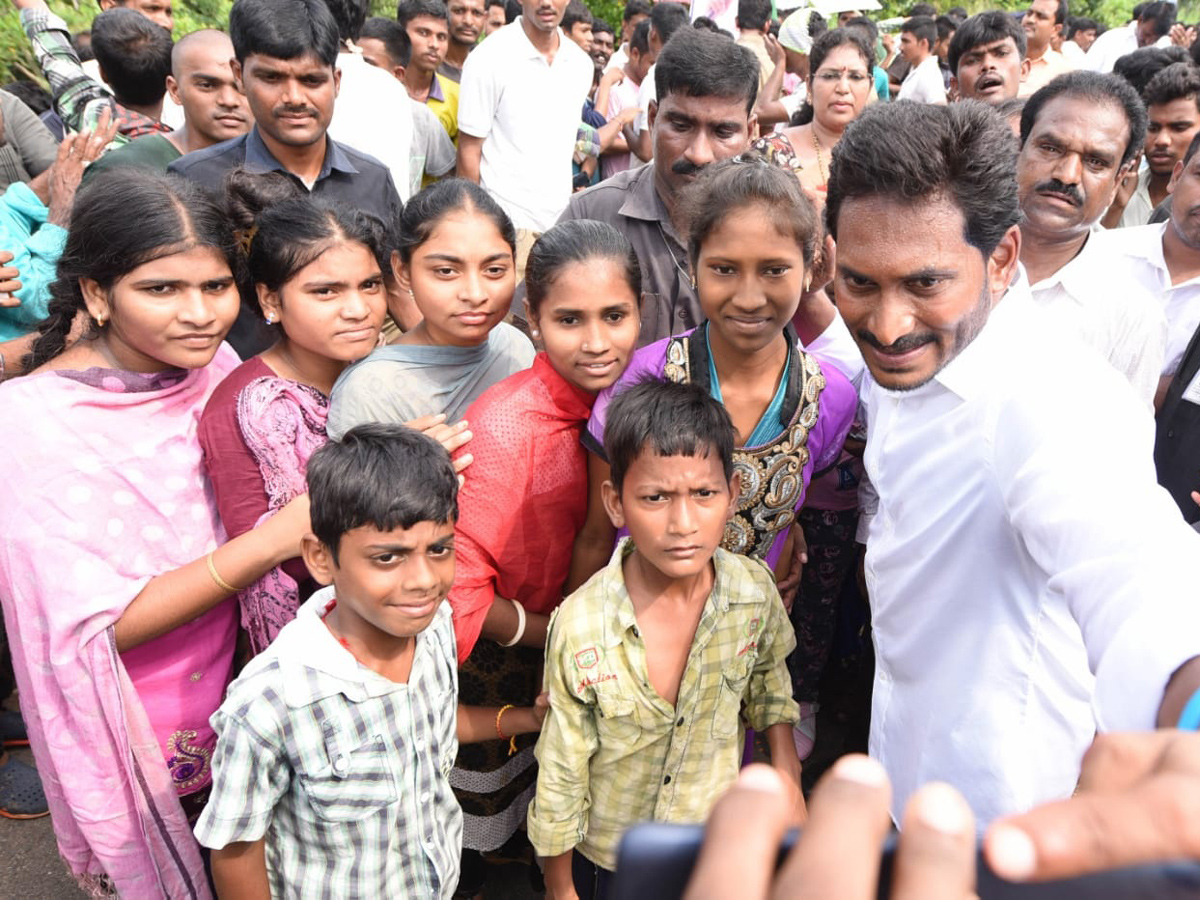 YS jagan padayatra photo gallery - Sakshi23